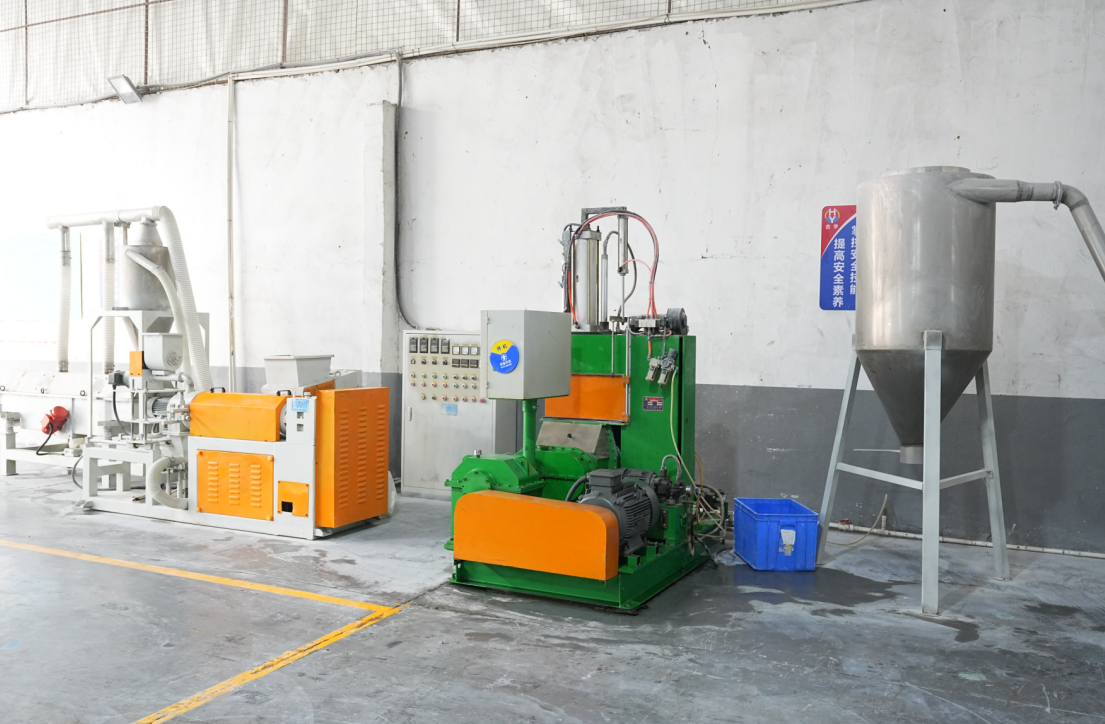 Pet toys drive the development of related industries, forming a complete industrial chain