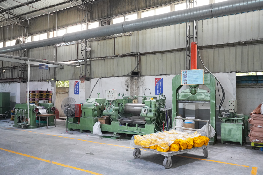 New materials drive innovation in pet rubber toys, with environmental friendliness and safety becoming key keywords.