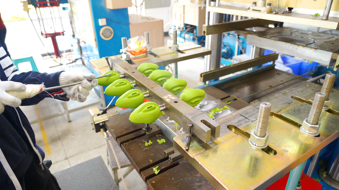 Rubber pet toy industry cluster forms a growth triangle, with production capacity accounting for over 60%